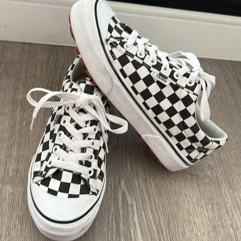 Checker Vans - image 1